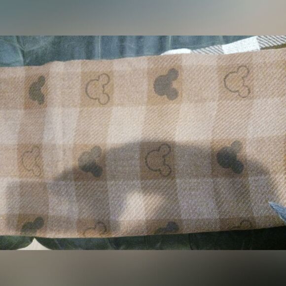 Disney Theme Knitted Reversible Fleece Scarf/Shawl - Picture 3 of 5